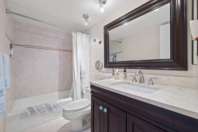 1021 Hillsboro Mile 504, Hillsboro Beach, FL 33062