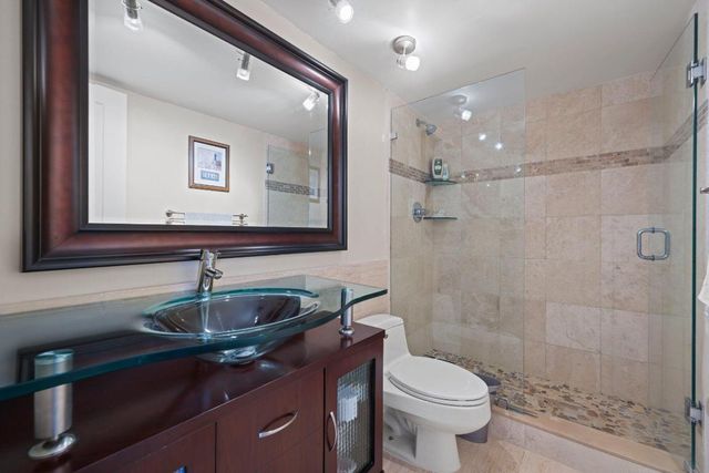 1021 Hillsboro Mile 504, Hillsboro Beach, FL 33062