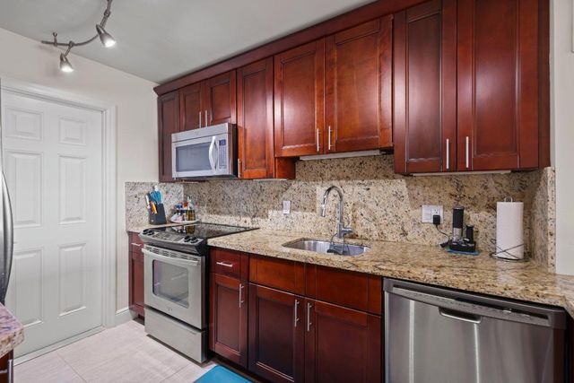 1021 Hillsboro Mile 504, Hillsboro Beach, FL 33062