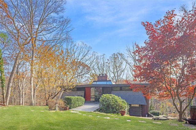 270 Sachem Hill Place, Saint James, NY 11780
