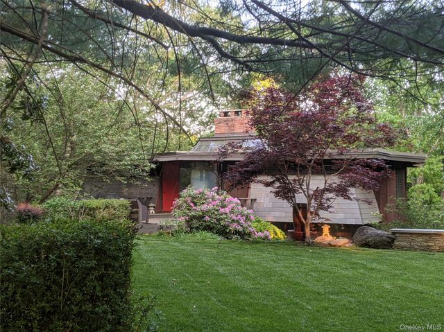 270 Sachem Hill Place, Saint James, NY 11780