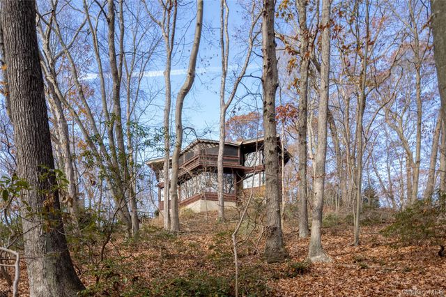 270 Sachem Hill Place, Saint James, NY 11780