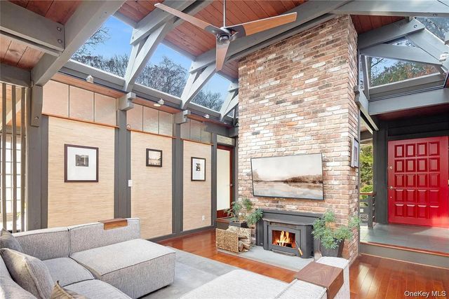 270 Sachem Hill Place, Saint James, NY 11780