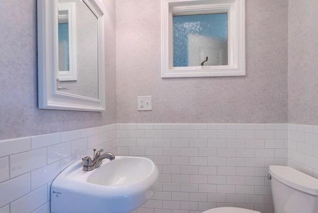142 E Meadow Rd, Lowell, MA 01854
