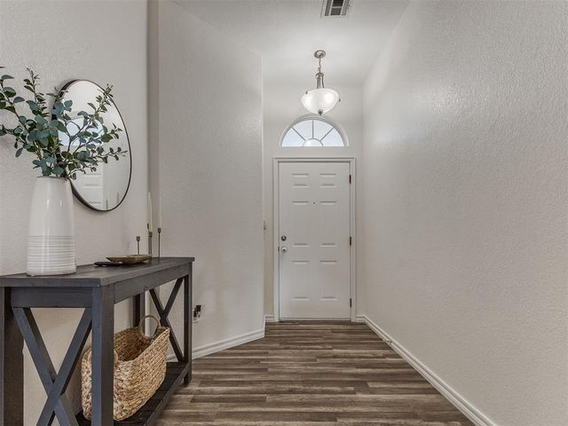 813 N Morgan Drive, Moore, OK 73160