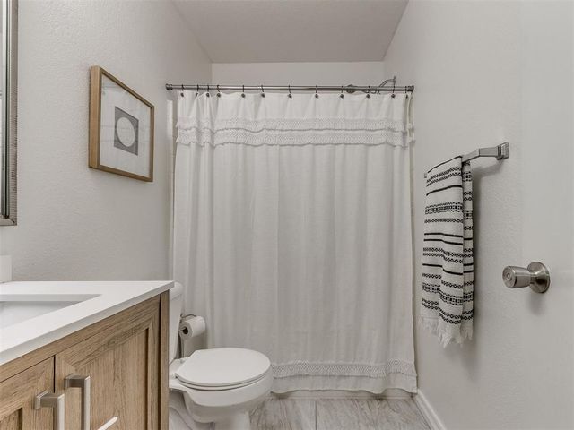 813 N Morgan Drive, Moore, OK 73160