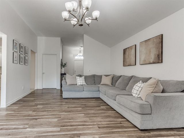 813 N Morgan Drive, Moore, OK 73160