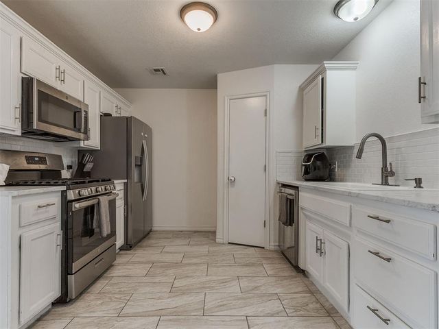 813 N Morgan Drive, Moore, OK 73160