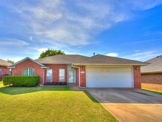 813 N Morgan Drive, Moore, OK 73160