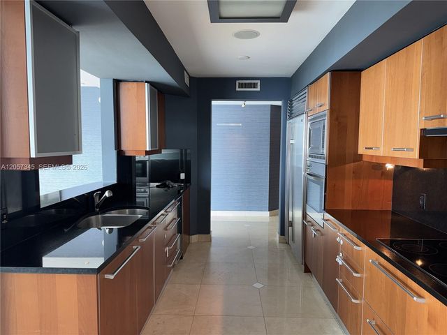 1331 Brickell Bay Dr 2801, Miami, FL 33131