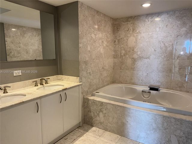 1331 Brickell Bay Dr 2801, Miami, FL 33131