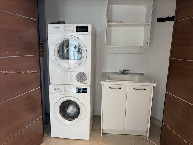 1331 Brickell Bay Dr 2801, Miami, FL 33131