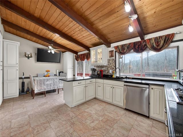 810 Haverstraw Road, Suffern, NY 10901