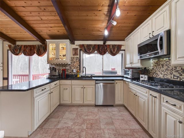 810 Haverstraw Road, Suffern, NY 10901