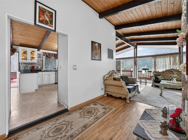 810 Haverstraw Road, Suffern, NY 10901