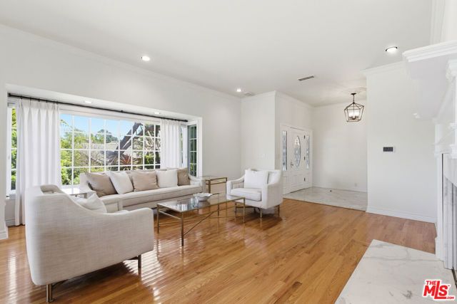 3690 Crownridge Drive, Sherman Oaks, CA 91403