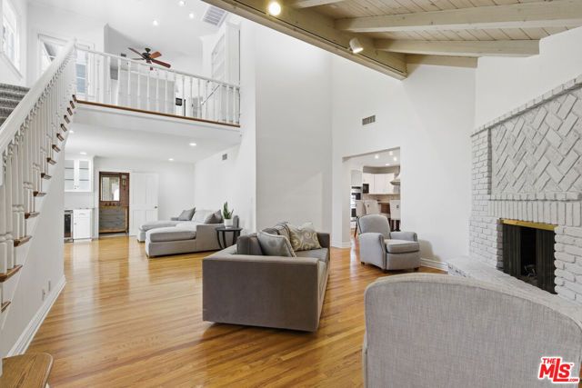 3690 Crownridge Drive, Sherman Oaks, CA 91403