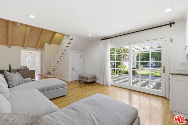 3690 Crownridge Drive, Sherman Oaks, CA 91403
