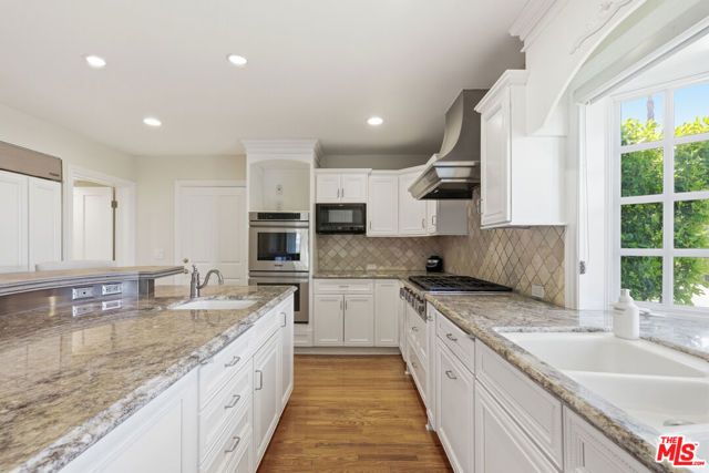 3690 Crownridge Drive, Sherman Oaks, CA 91403