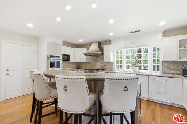 3690 Crownridge Drive, Sherman Oaks, CA 91403