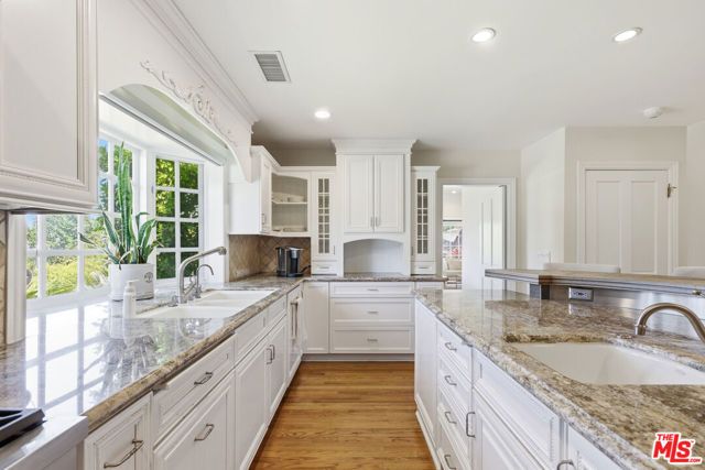 3690 Crownridge Drive, Sherman Oaks, CA 91403