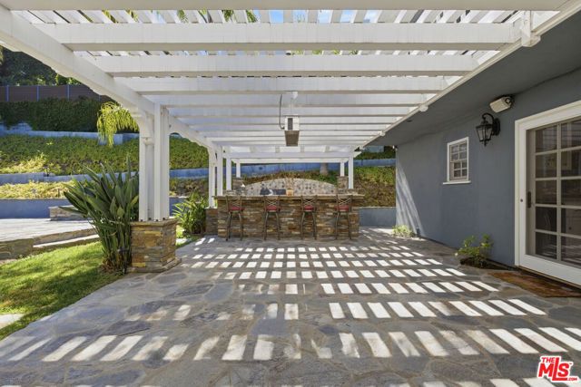 3690 Crownridge Drive, Sherman Oaks, CA 91403