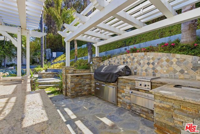 3690 Crownridge Drive, Sherman Oaks, CA 91403