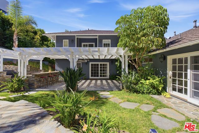 3690 Crownridge Drive, Sherman Oaks, CA 91403