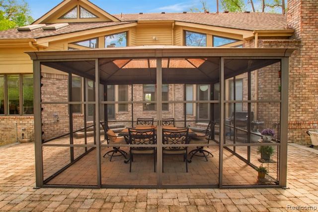 1305 Kings Pointe Road, Grand Blanc, MI 48439