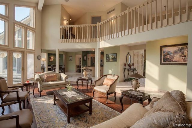 1305 Kings Pointe Road, Grand Blanc, MI 48439