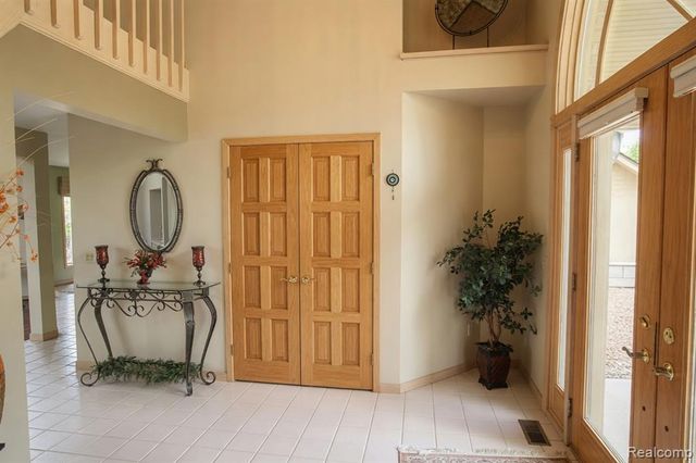 1305 Kings Pointe Road, Grand Blanc, MI 48439