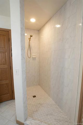 1305 Kings Pointe Road, Grand Blanc, MI 48439