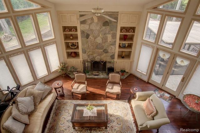 1305 Kings Pointe Road, Grand Blanc, MI 48439