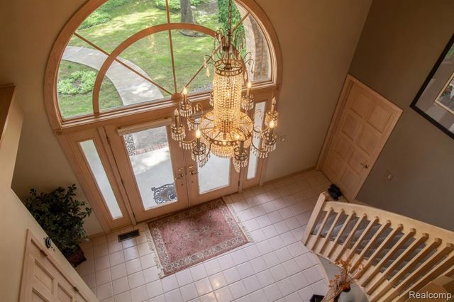 1305 Kings Pointe Road, Grand Blanc, MI 48439
