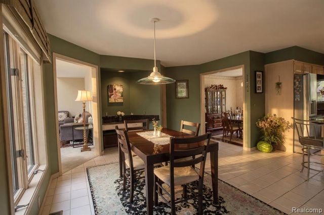 1305 Kings Pointe Road, Grand Blanc, MI 48439