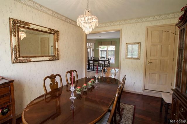 1305 Kings Pointe Road, Grand Blanc, MI 48439