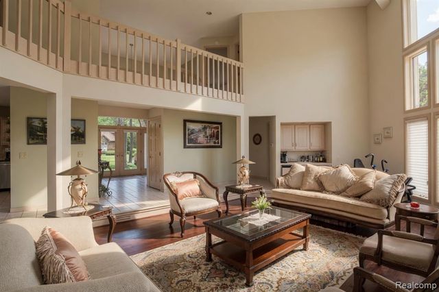 1305 Kings Pointe Road, Grand Blanc, MI 48439