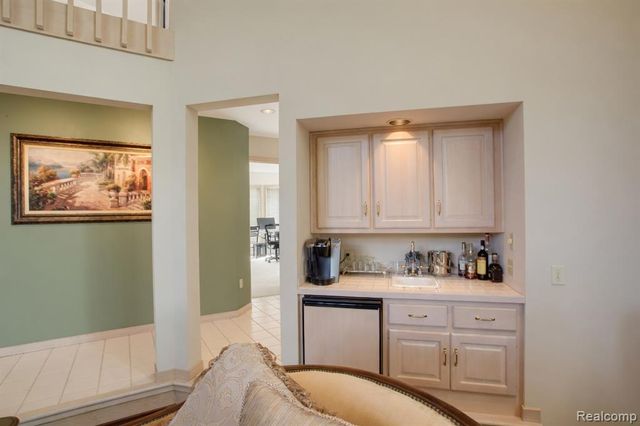 1305 Kings Pointe Road, Grand Blanc, MI 48439