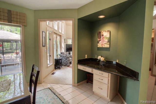 1305 Kings Pointe Road, Grand Blanc, MI 48439