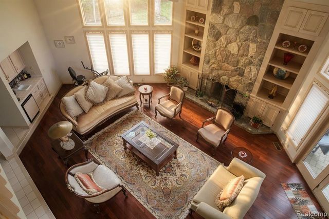 1305 Kings Pointe Road, Grand Blanc, MI 48439