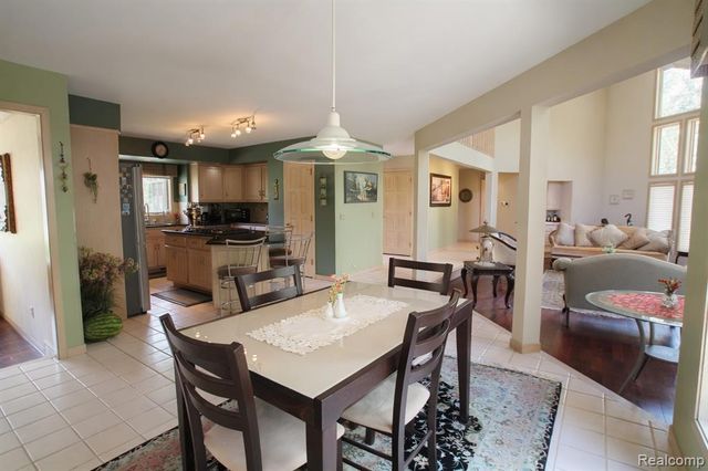 1305 Kings Pointe Road, Grand Blanc, MI 48439