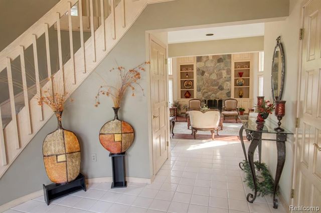 1305 Kings Pointe Road, Grand Blanc, MI 48439