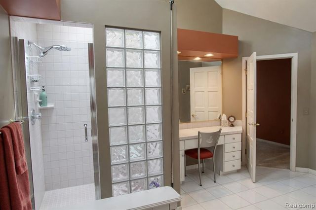 1305 Kings Pointe Road, Grand Blanc, MI 48439