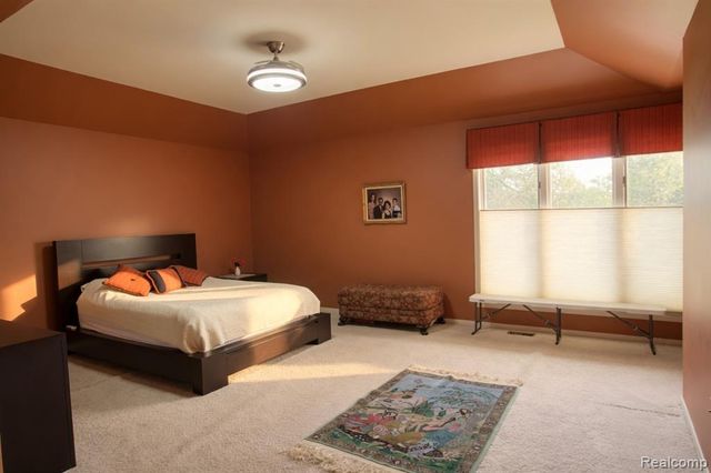 1305 Kings Pointe Road, Grand Blanc, MI 48439