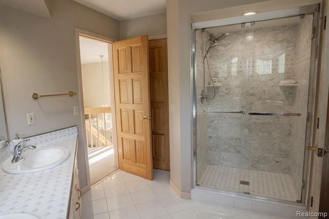 1305 Kings Pointe Road, Grand Blanc, MI 48439