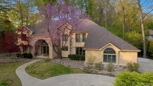 1305 Kings Pointe Road, Grand Blanc, MI 48439
