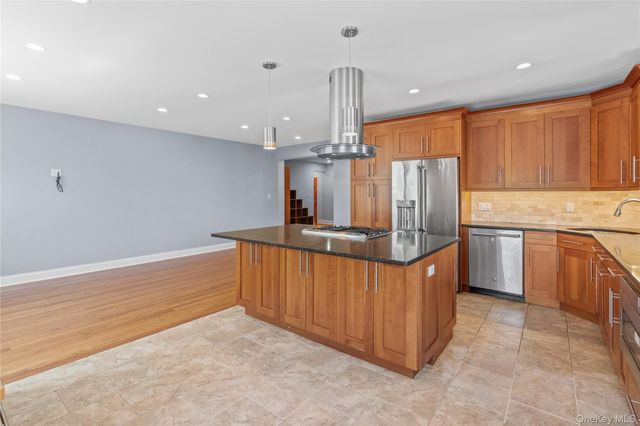 101 Old Mamaroneck Road 3B4, White Plains, NY 10605