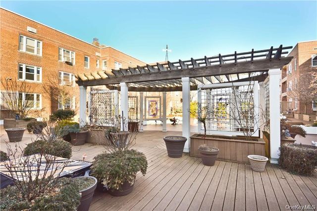 101 Old Mamaroneck Road 3B4, White Plains, NY 10605