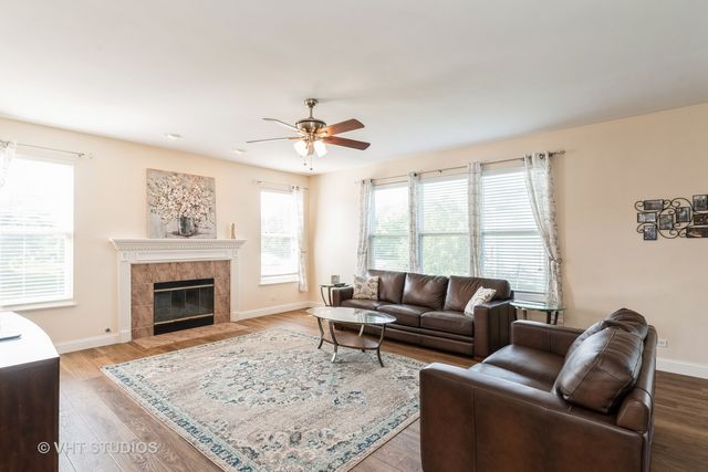 2600 W Autumn Drive, Round Lake, IL 60073