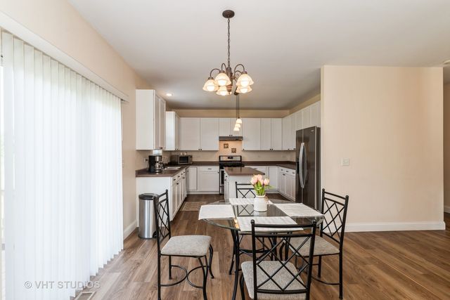 2600 W Autumn Drive, Round Lake, IL 60073